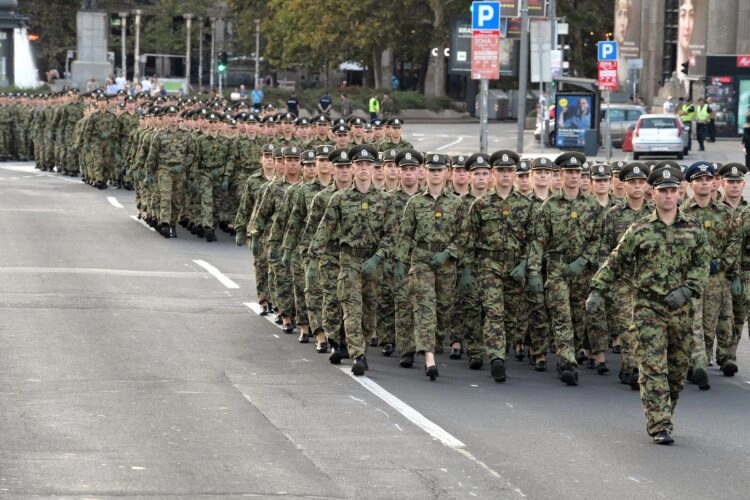 Građanima Srbije masovno stižu pozivi za vojne vježbe, ako se ne odazovu, prijete im visoke kazne
